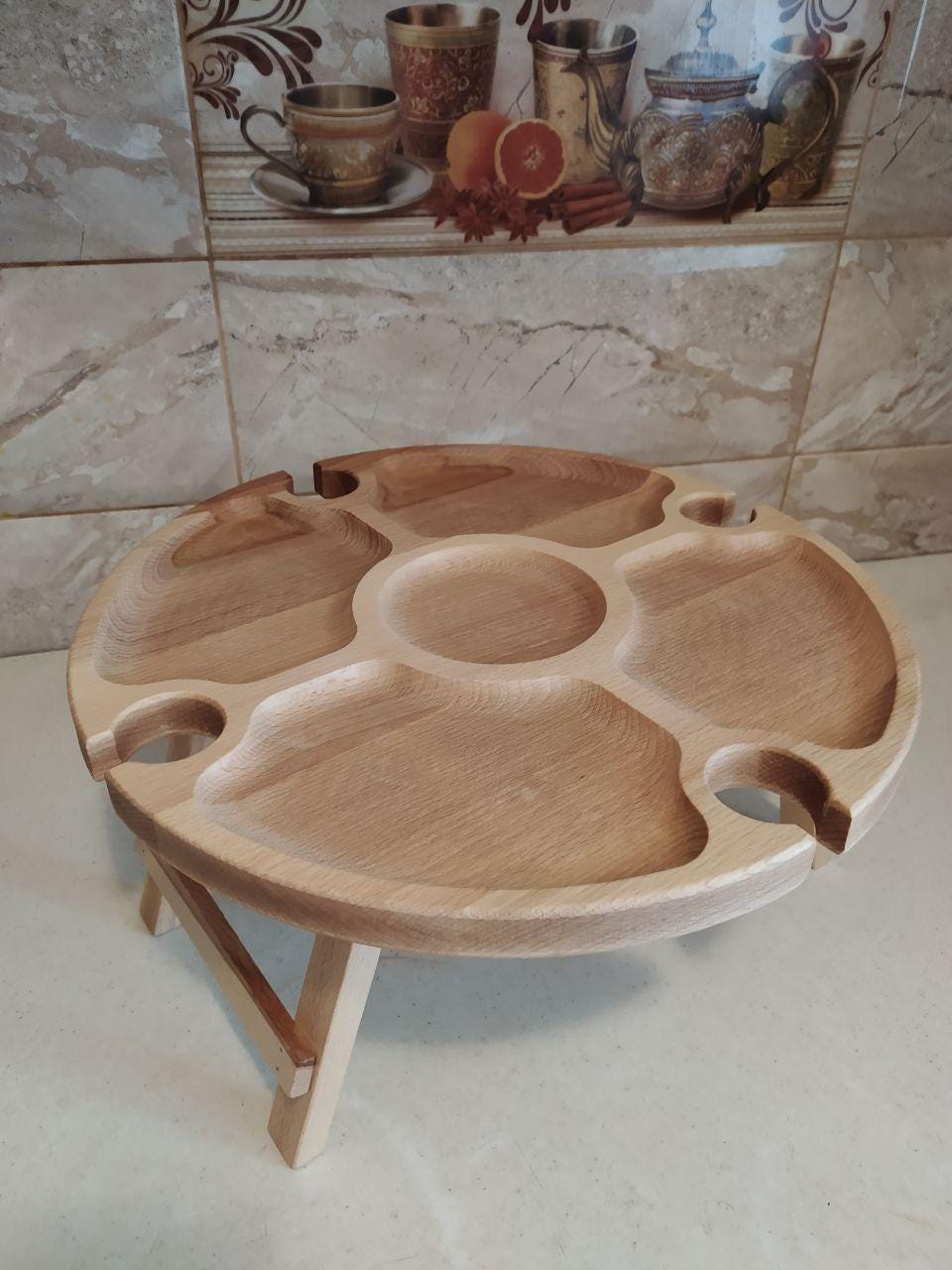 Handmade Beech Wood Wine Table – Folding Picnic Tray with Glass Slots – Natural Finish – 35 cm Round – Rustic Wine & Cheese Board